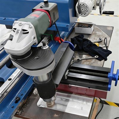 Fresatrice portatile con base magnetica